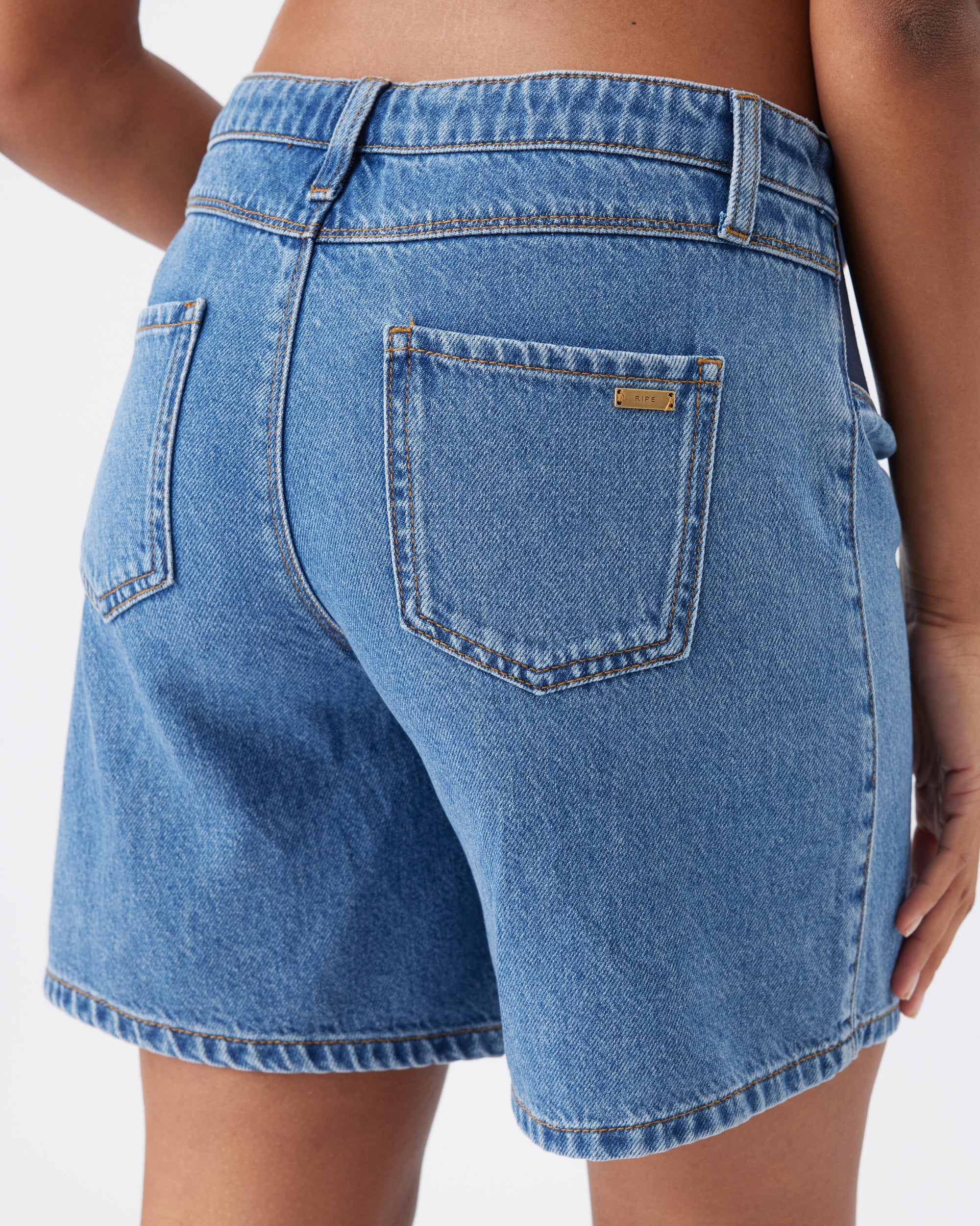 Dion Denim Short Classic Wash