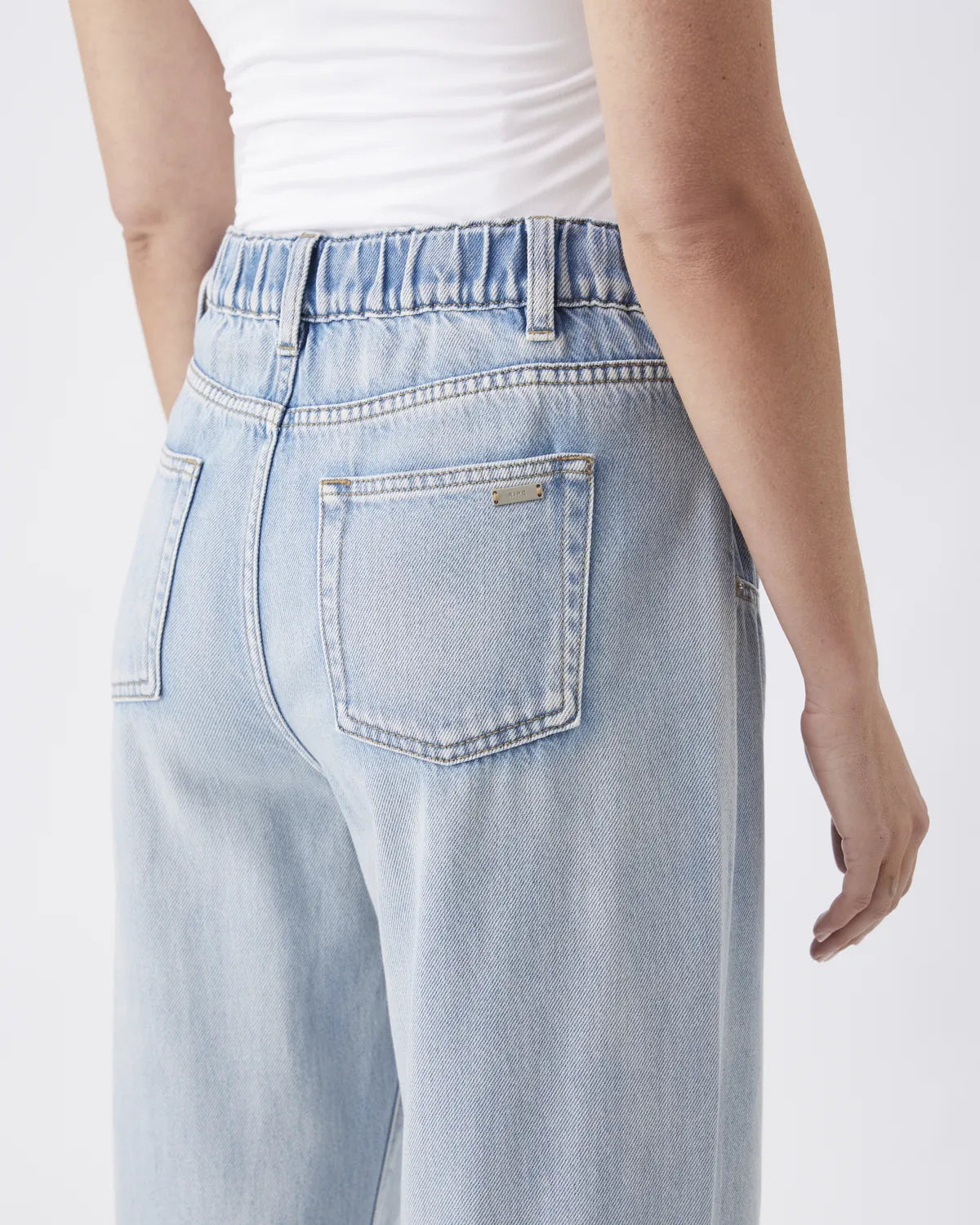 Billie Over Bump Jean Light Wash